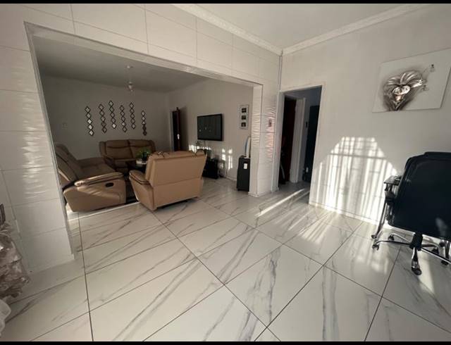 3 BEDROOM HOUSE FOR SALE IN VANDERBIJLPARK CW 2